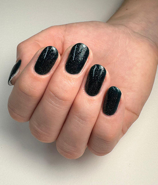 Salon Alnia, pose de vernis semi-permanent